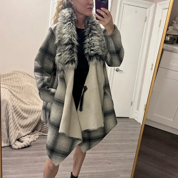 Nicholas K Designer Wool Blend Plaid Asymmetrical Coat with Faux Fur Collar (M) - Picture 8 of 13